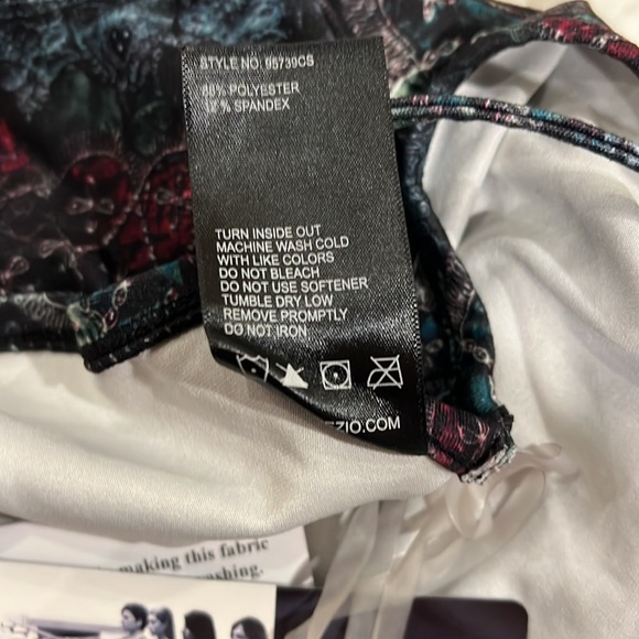 Long sleeve open back top - Picture 6 of 6